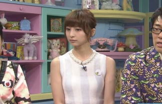 篠田麻里子がテレビ番組でインナーがスケスケでおっぱいクッキリ！乳の形が丸見え事故！　画像37枚