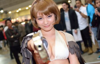 【爆乳コスプレ】巨乳JKグラドル・星名美津紀が本格コスプレでハミ乳晒しまくりカメラ小僧も凝視! 画像22枚