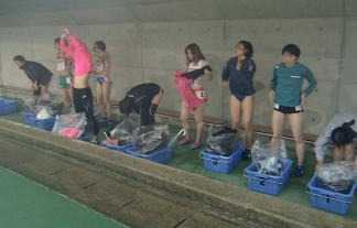 【女子陸上】びしょ濡れ透け透け肢体を晒し、着替えまで中継されてしまう女子選手達ｗｗｗｗｗ　画像40枚