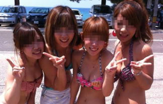 【盗撮画像】もうすぐ夏も終わるので水着ギャルをうp ビーチで盗撮したビキニギャルを舐めまわす様に眺める 画像23枚